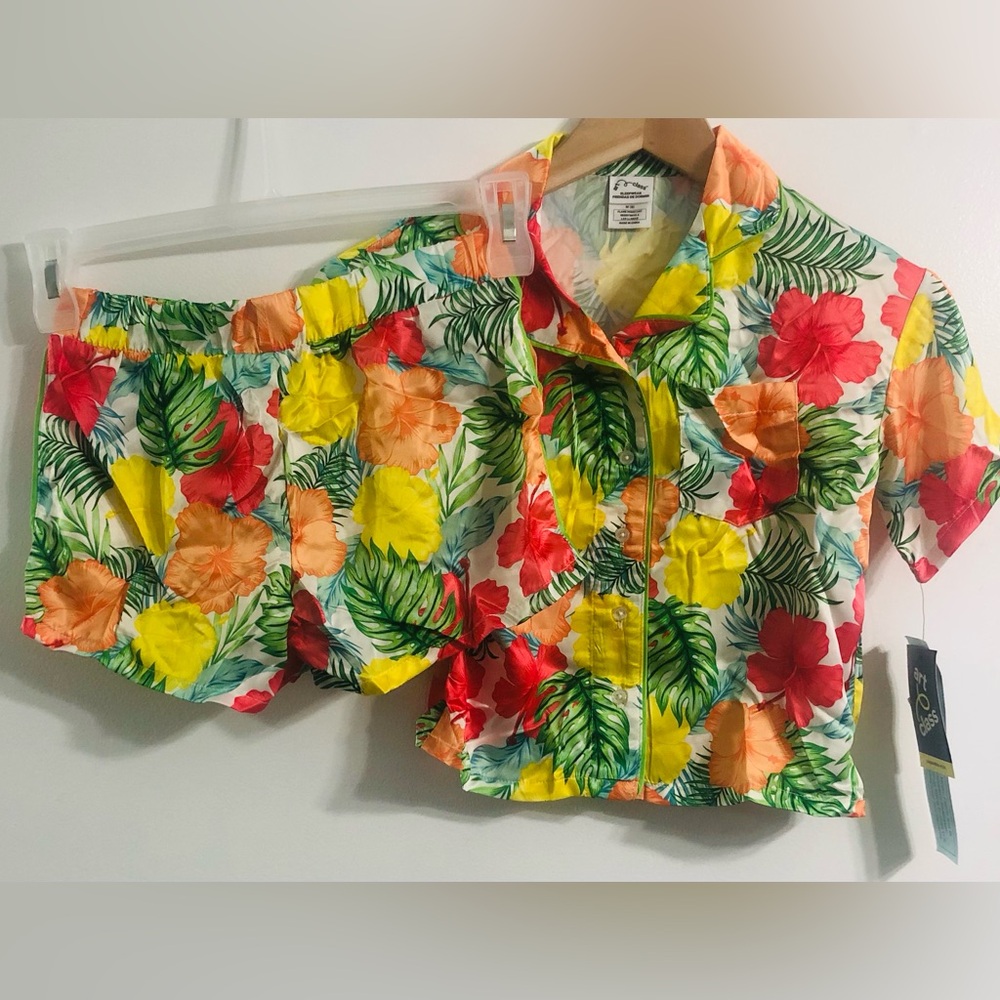 Art Class silky tropical girl’s 2pc pajamas set buttons down shirt/short. M(8)